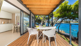 Camping villa first row to the sea