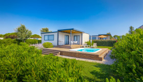 Arena Grand Kažela Camping Homes_Camping Villa first row to the sea