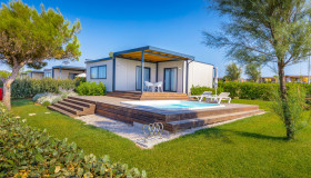 Arena Grand Kažela Camping Homes_Deluxe Camping Villa with private pool