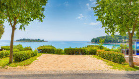 Premium lot first row to the sea