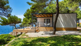 Deluxe Camping Villa - first row to the sea