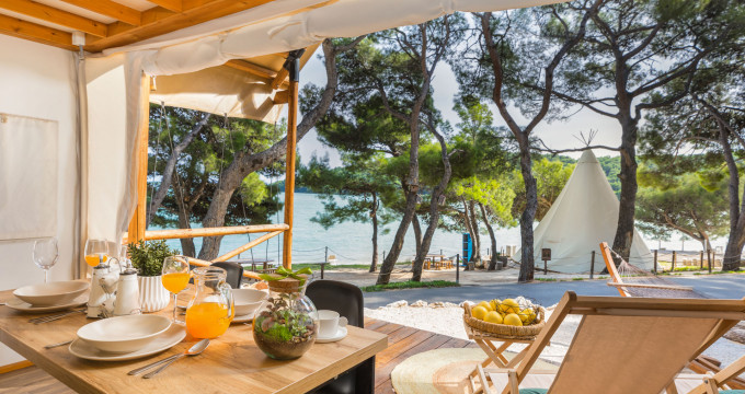 Black Friday: Arena One 99 Glamping